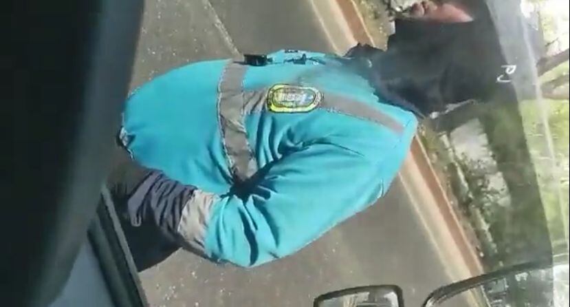 Agentes de tránsito denunciados por soborno.