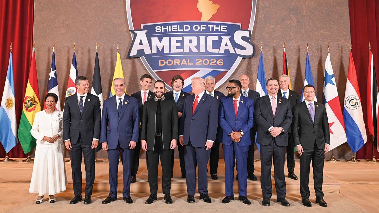 Miembros del Escudo de las Américas junto a Donald Trump.