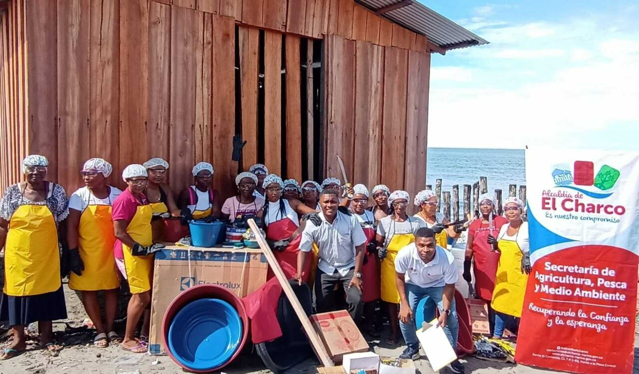 Cerca de 27 mujeres y tres hombres concheros y pescadores integran la asociación Unión La Esperanza.