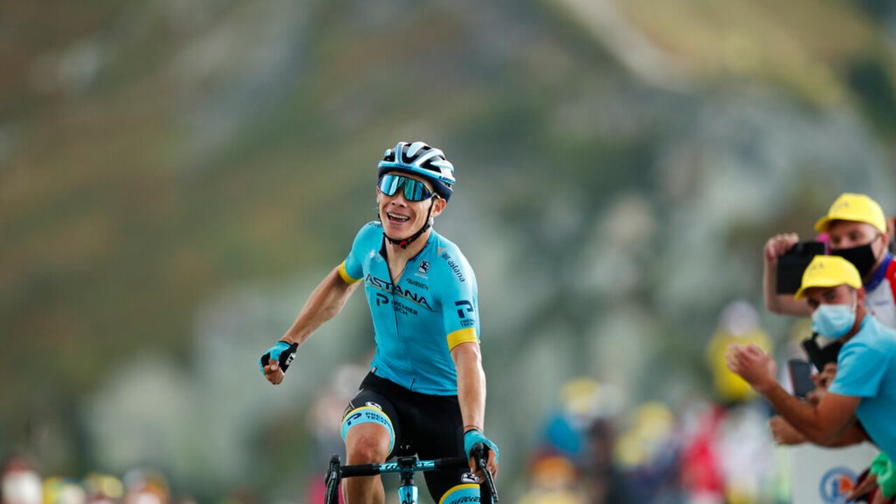 Miguel Ángel López en la meta de la etapa 17.