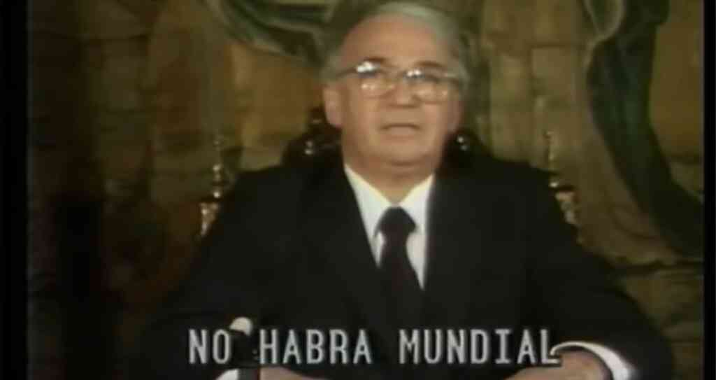 Belisario Betancur anunciando que no habrá Mundial de Fútbol en Colombia en 1986.