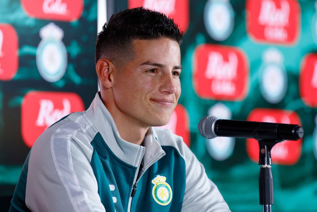 James Rodríguez habla en una conferencia de prensa durante una presentación como nuevo jugador del Club León en la casa club La Esmeralda, el 14 de enero de 2025 en León, México (Foto de Leopoldo Smith/Getty Images)