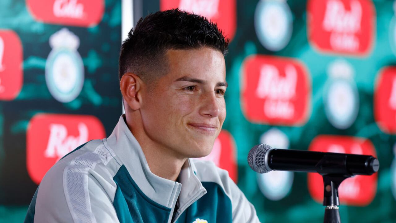 James Rodríguez habla en una conferencia de prensa durante una presentación como nuevo jugador del Club León en la casa club La Esmeralda, el 14 de enero de 2025 en León, México (Foto de Leopoldo Smith/Getty Images)