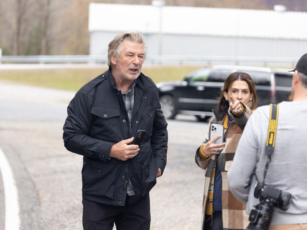 Alec Baldwin, uno de los actores más reconocidos de Hollywood, durante la grabación de una de sus películas asesinó por accidente a su colega en el set de su más reciente cinta.