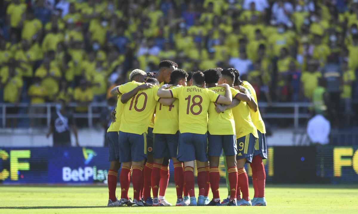 Colombia's players are seen during a pep talk before the start of their South American qualification football match for the FIFA World Cup Qatar 2022 against Peru at the Roberto Melendez Metropolitan Stadium in Barranquilla, Colombia, on January 28, 2021.
AFP/DANIEL MUNOZ