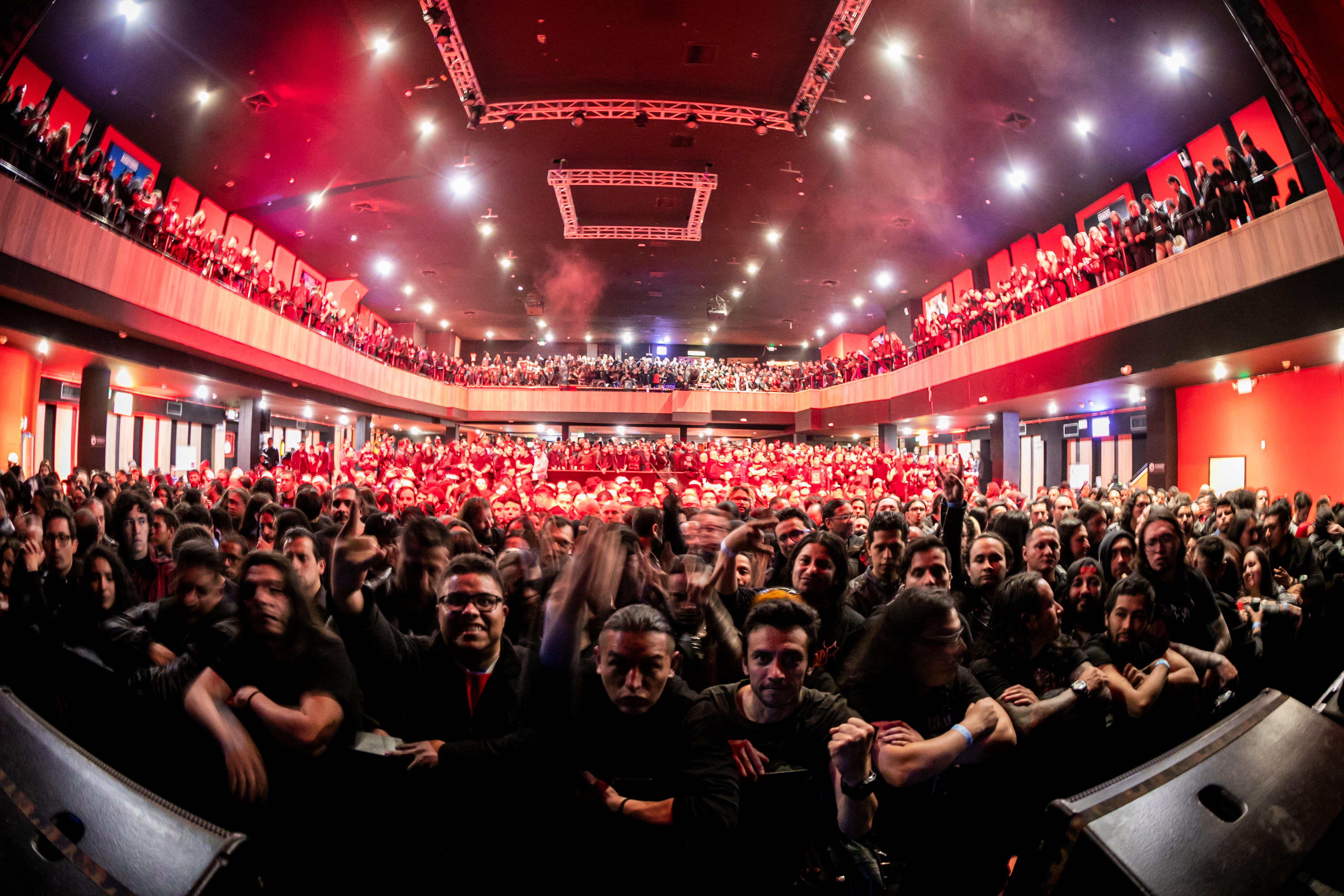 Emperor en el Royal Center de Bogotá, donde tocó la noche del 15 de Mayo de 2022.