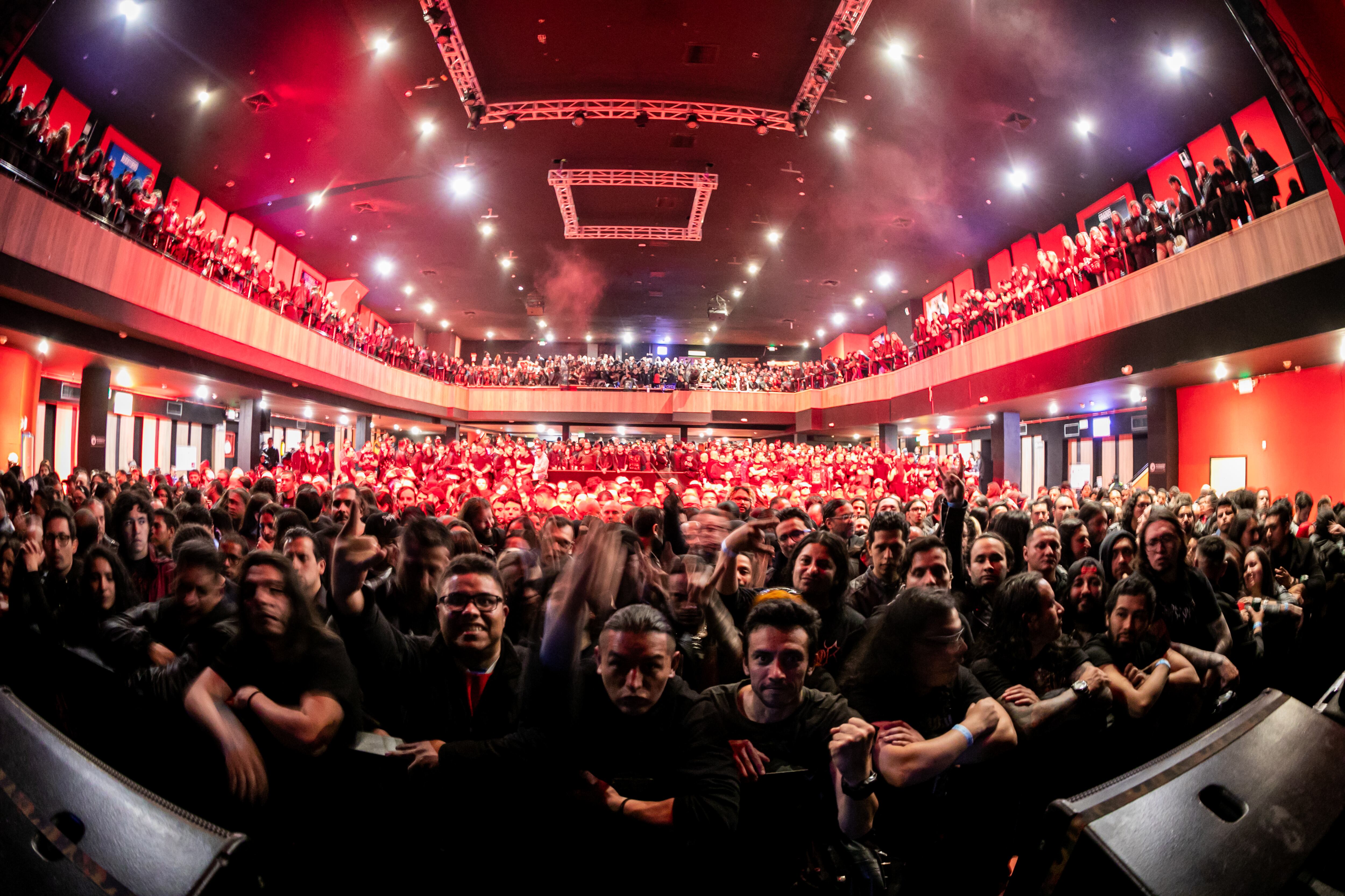 Emperor en el Royal Center de Bogotá, donde tocó la noche del 15 de Mayo de 2022.
