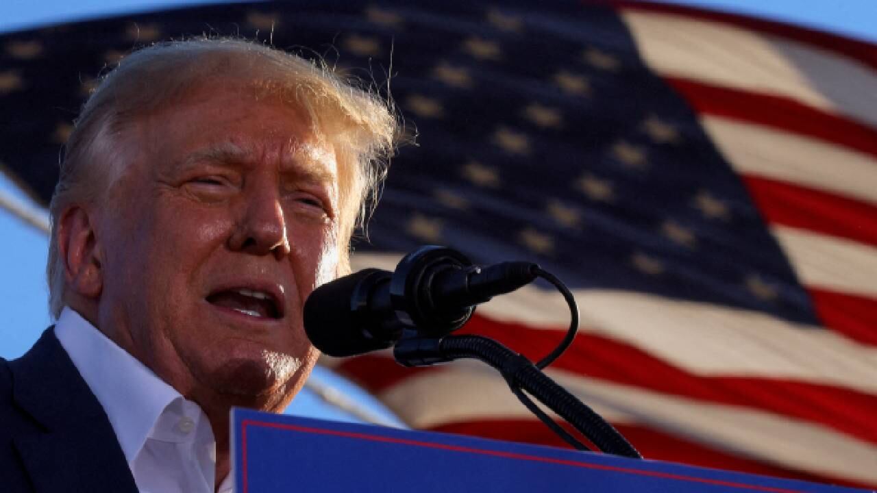 FOTO DE ARCHIVO: Trump celebra mitin en Arizona.