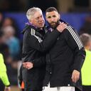 Carlo Ancelotti y Karim Benzema, en partido de Champions League del Real Madrid.