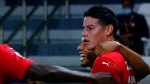 James Rodríguez celebró tras un centro de Brahimi a los 38 minutos