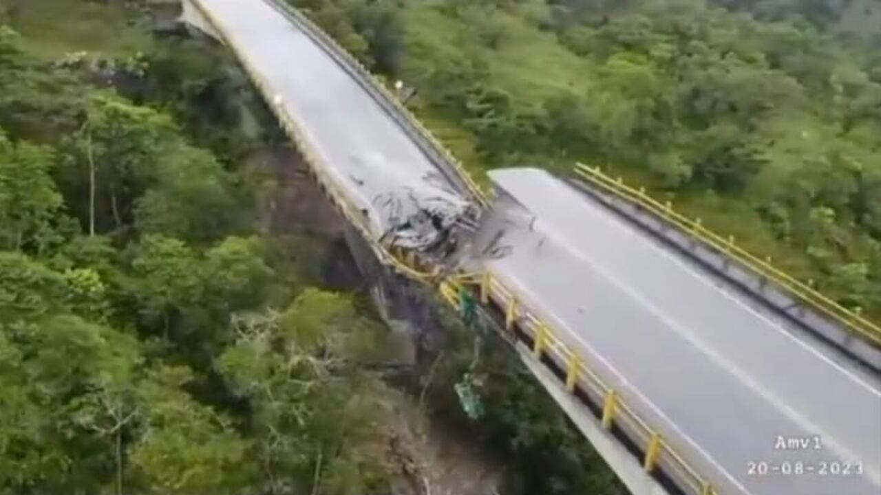 El paso por esta vía estaba cerrado, por lo que su colapso no dejó víctimas.