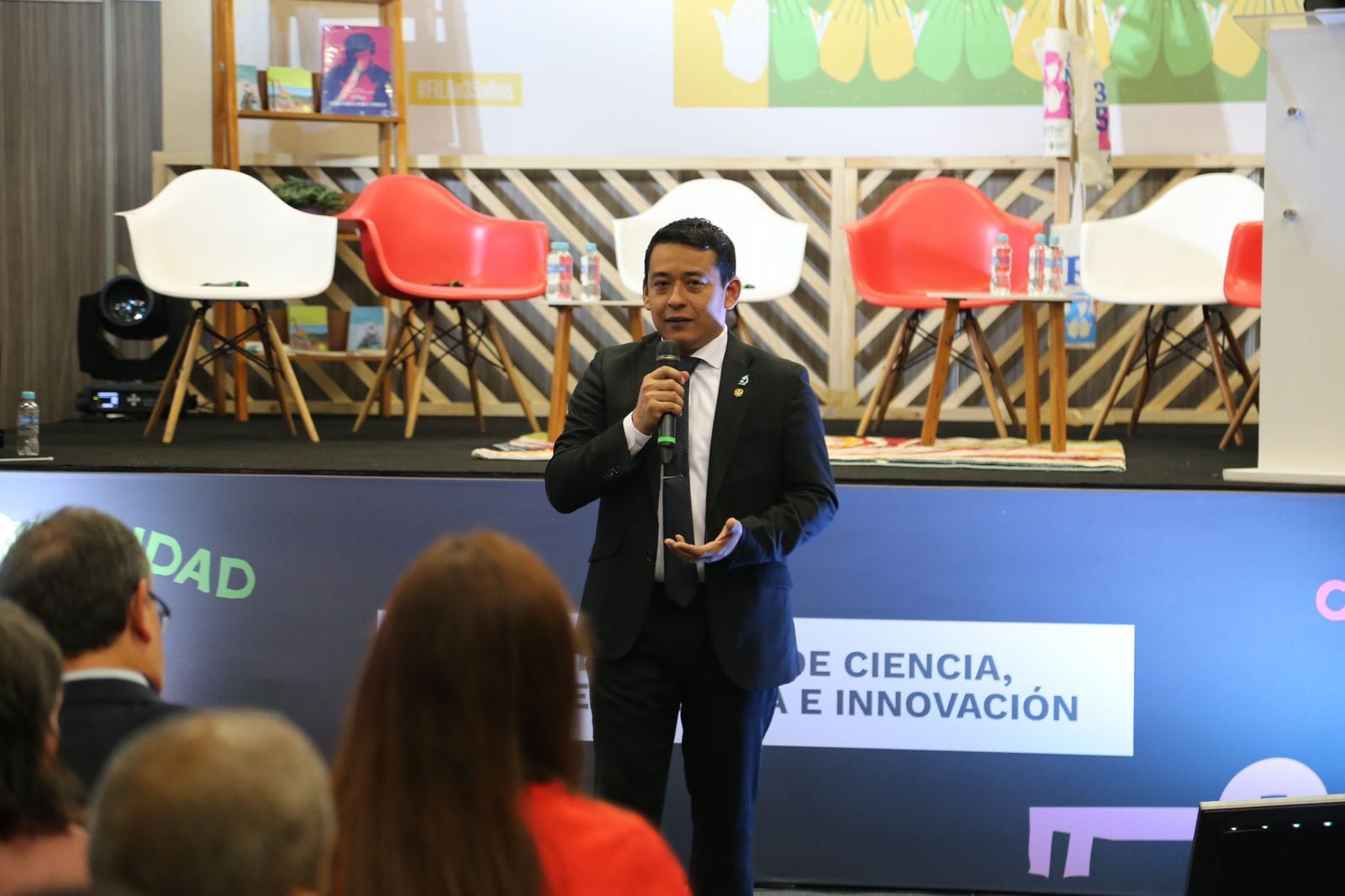 Ministro de Ciencia y Tecnología, Arturo Luna.