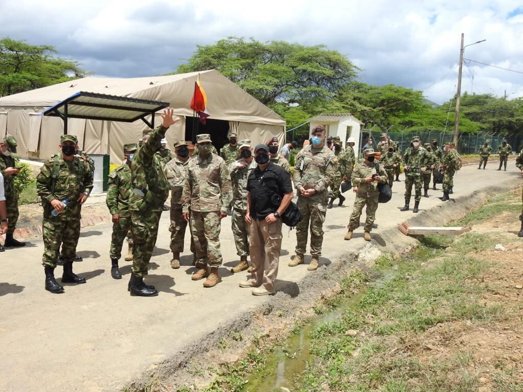 Visita comandante del Ejército Sur de Estados Unidos