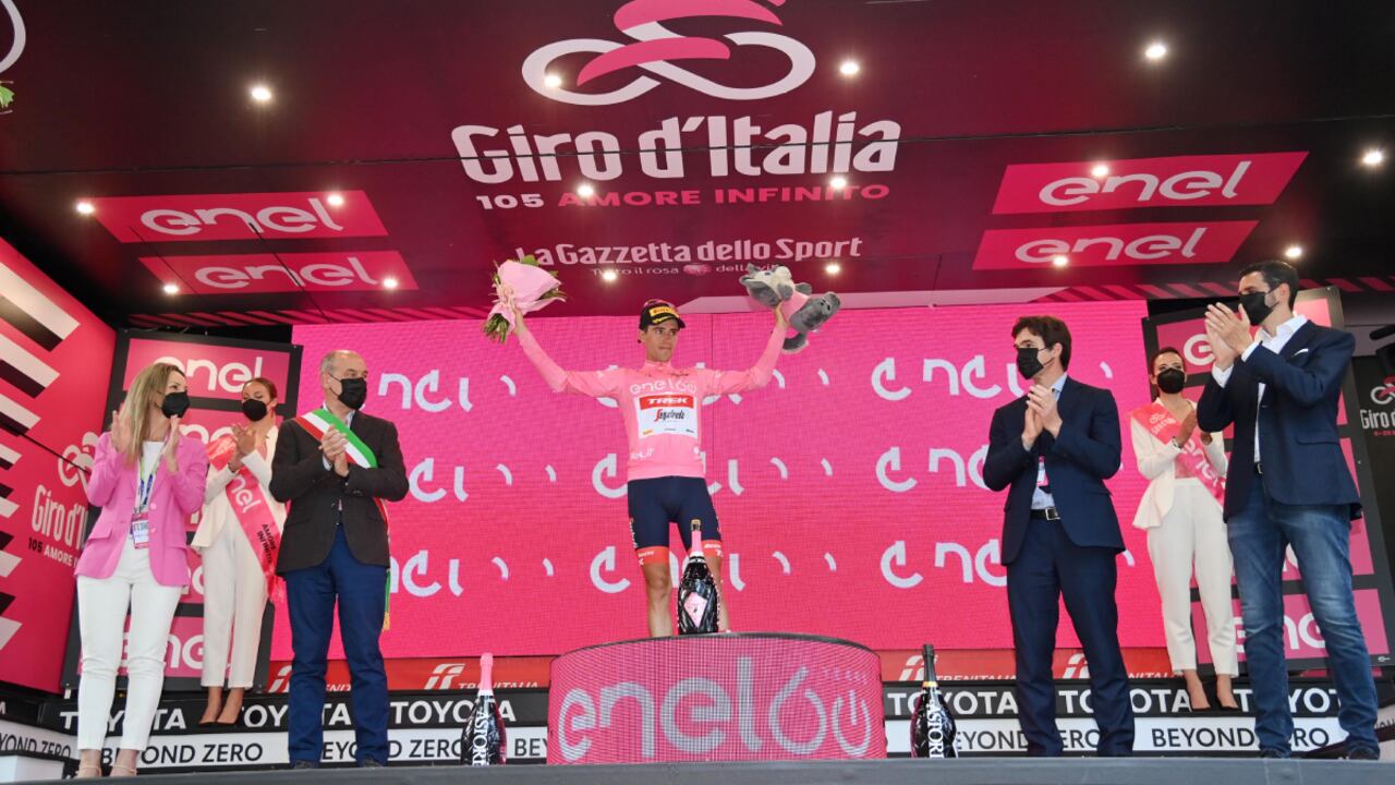 Spain's Juan Pedro Lopez Perez celebrates on the podium as he wears the pink jersey of the overall leader at the end of the 10th stage of the Giro D'Italia cycling race from Pescara to Jesi, Italy, Tuesday, May 17, 2022. (Gian Mattia D'Alberto/LaPresse vía AP)