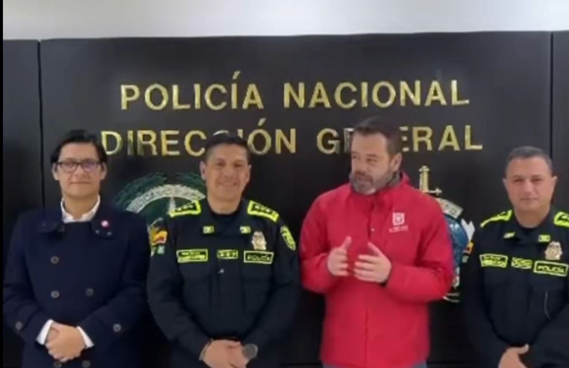 Alcalde Galán junto a los altos mandos de la Policía Nacional.