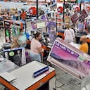 Este viernes,19 de junio, miles de caleños llegaron a los almacenes de la ciudad para aprovechar el descuento del 19 % autorizado por el Gobierno Nacional en el Día sin IVA.