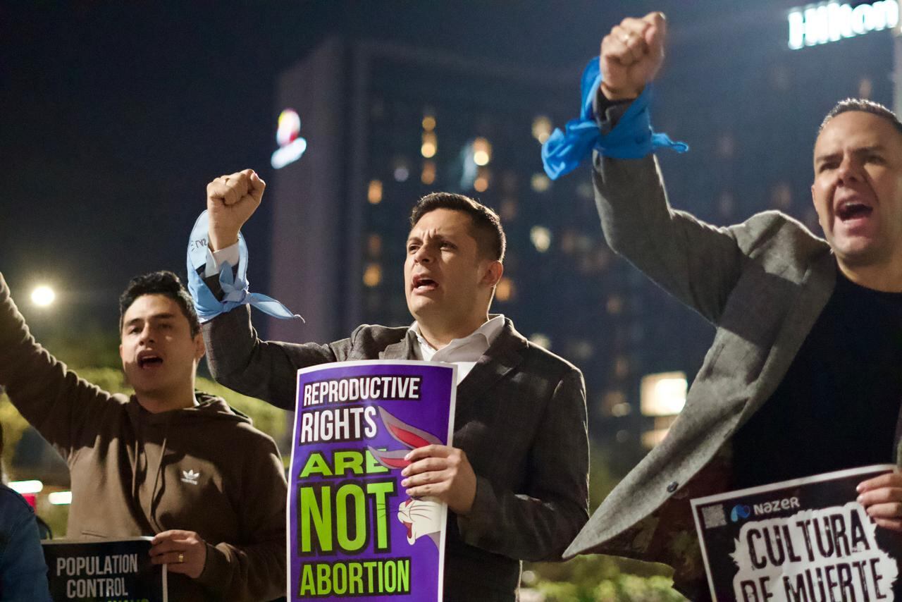 Activistas provida protestan contra la Conferencia Internacional de Planificación Familiar