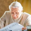 Este caso revive las heridas que han dejado en la Iglesia los cientos de casos de pederastia denunciados contra sacerdotes y pone en entredicho la actuación de Benedicto XVI.