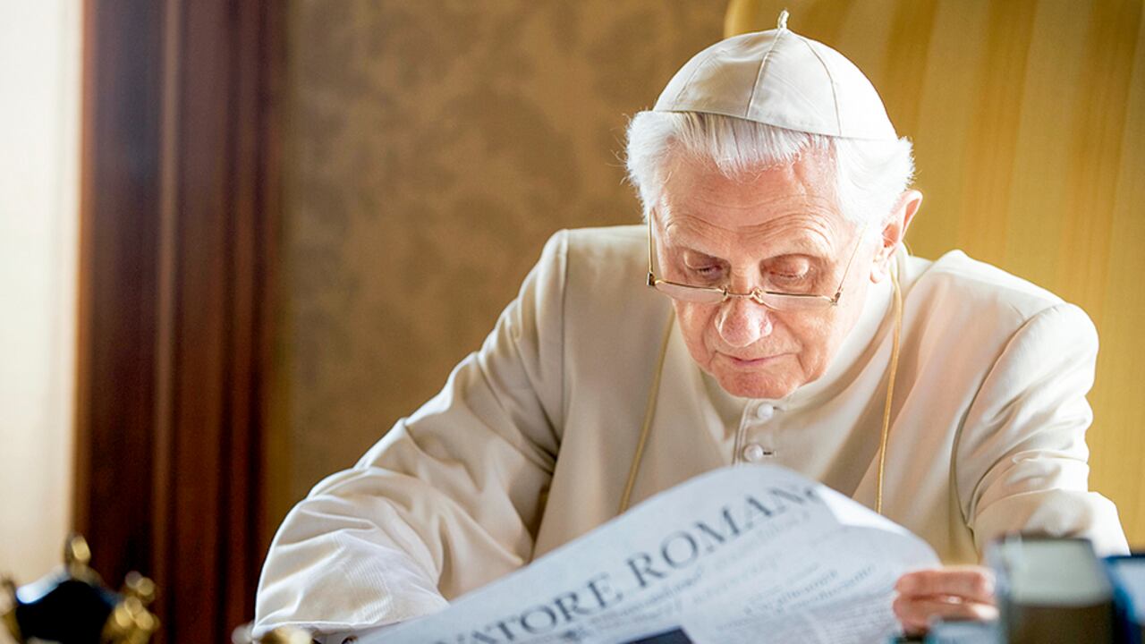 Este caso revive las heridas que han dejado en la Iglesia los cientos de casos de pederastia denunciados contra sacerdotes y pone en entredicho la actuación de Benedicto XVI.