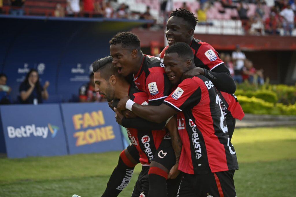 Jonathan Agudelo le marcó un golazo al Junior