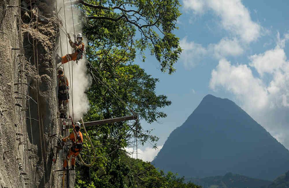 En la vía entre Virginia, La Pintada y Risaralda. Foto: Esteba Vega/Semana