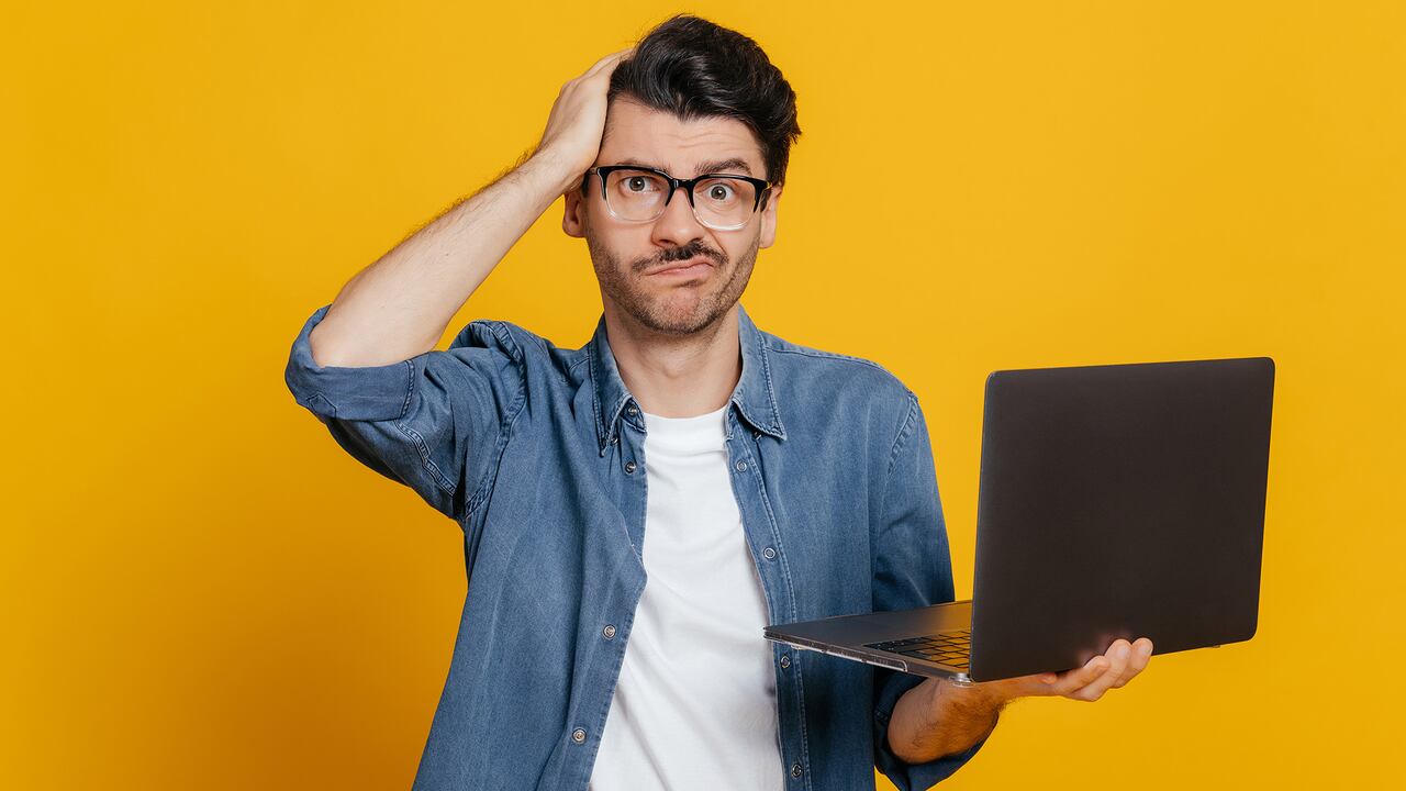 Las personas que deben usar gafas suelen combatir, a diario, contra un incómodo problema: sus lentes se empañan con facilidad.