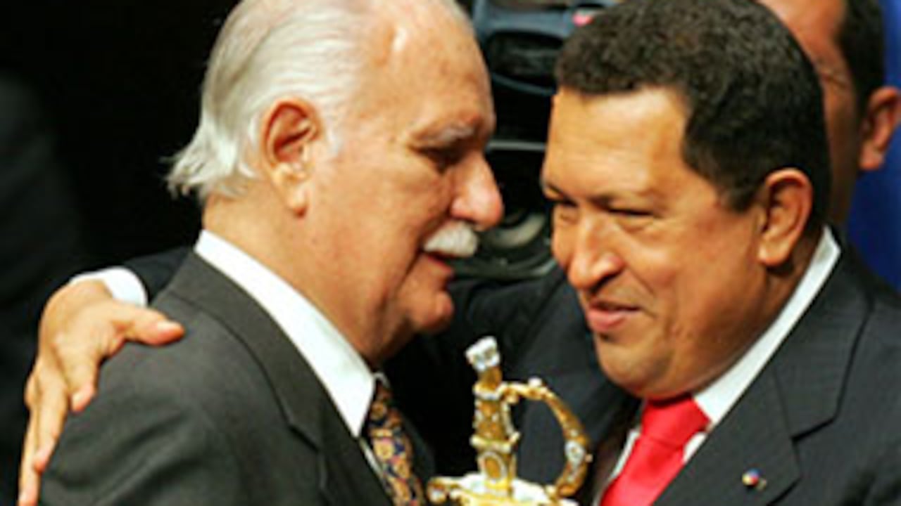 José Vicente Rangel y el expresidente de Venezuela Hugo Chávez.
FOTO: AP.