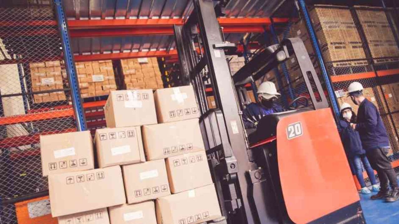 Los kits constan de un respirador N95, un protector facial, un overol de aislamiento antifluido reutilizable y guantes no estériles.