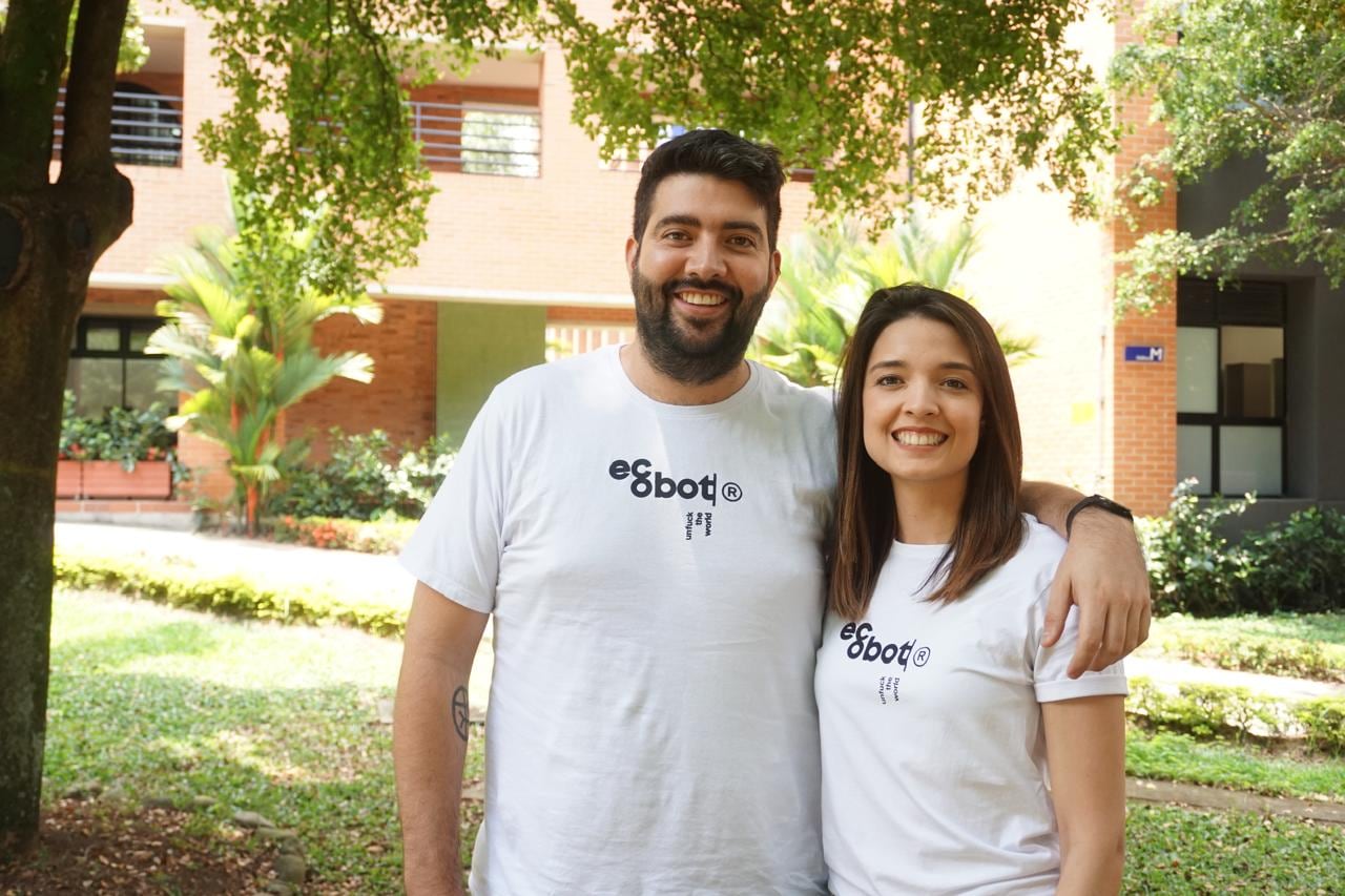 Ecobot Colombia fue fundado por los hermanos Lina y Santiago Aramburo.