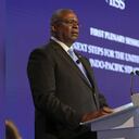 El Secretario de Defensa de Estados Unidos, Lloyd Austin, habla durante una sesión plenaria en el 19º Diálogo de Shangri-la del Instituto Internacional de Estudios Estratégicos (IISS), el foro anual de defensa y seguridad de Asia, en Singapur. Foto: AP/Danial Hakim.