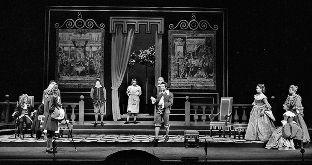  Una función de El avaro en el Teatro Nacional de París, en 1962. No hay dramaturgo al que se le dediquen más puestas en escena en Francia que a este cumpleañero.