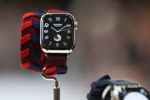 Los nuevos Apple Watch cuentan con la novedosa función del 'Double Tap'.