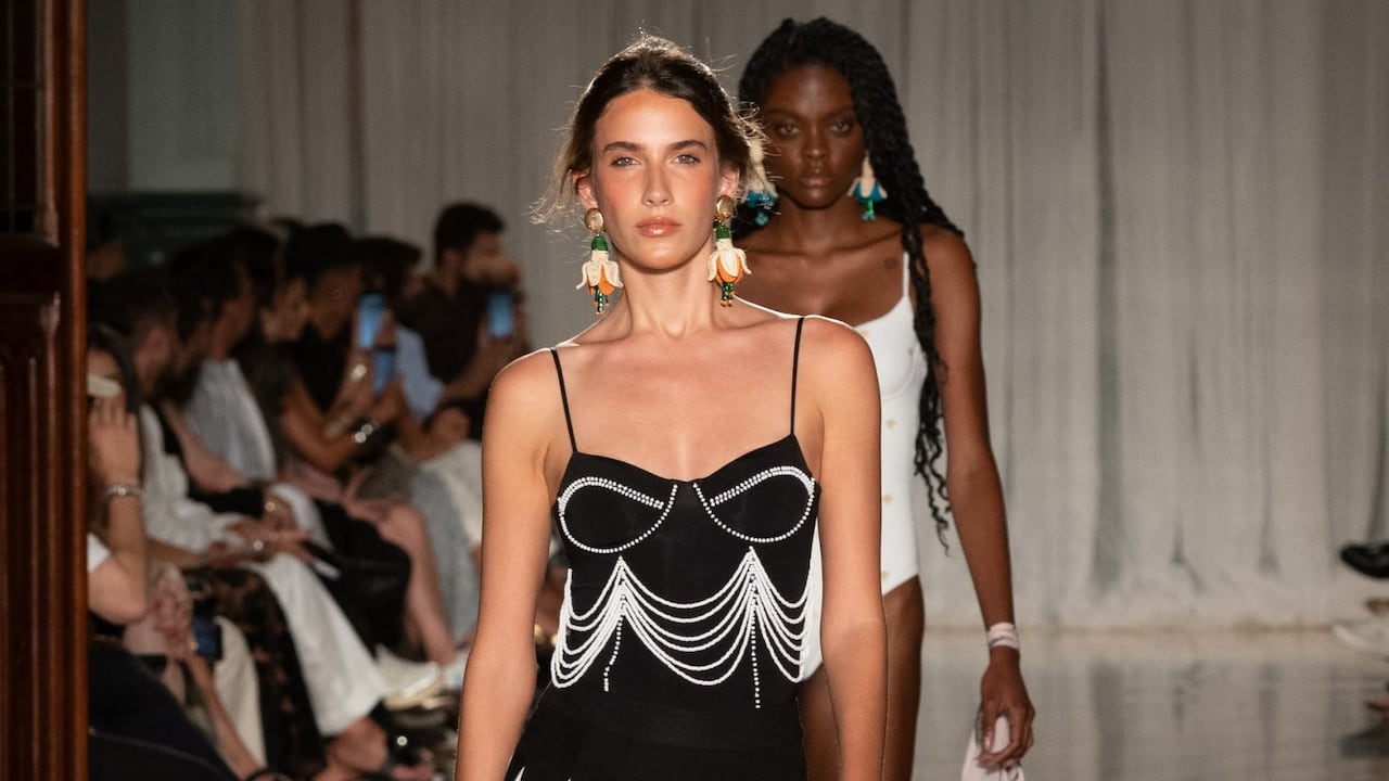 El verano toma lo mejor del swimwear, y lo lleva a las calles con una apuesta más sofisticada.