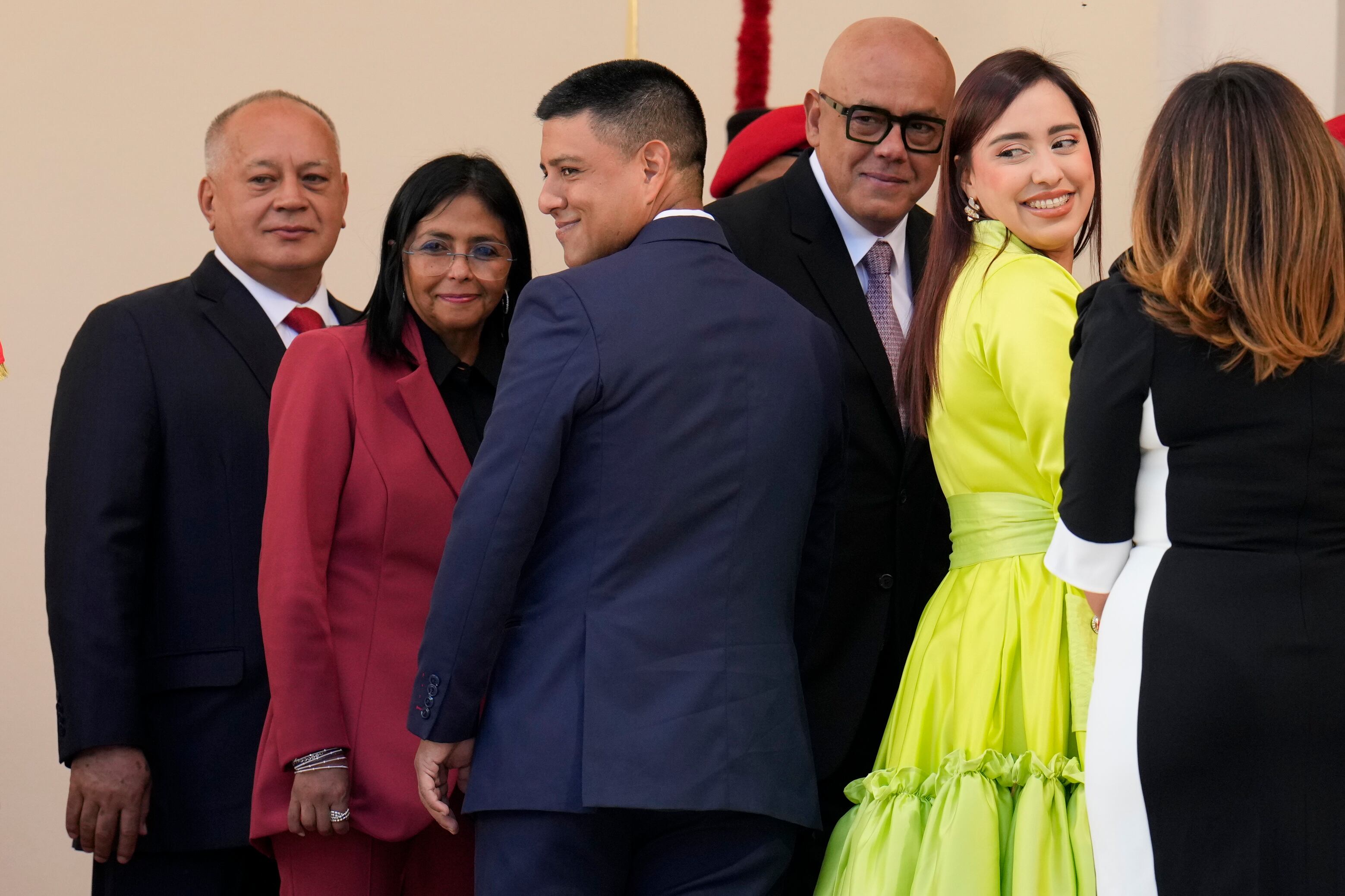 Diosdado Cabello, Delcy Rodríguez, Pedro Infante, Jorge Rodríguez y América Pérez llegando a la posesión presidencial de Nicolás Maduro.