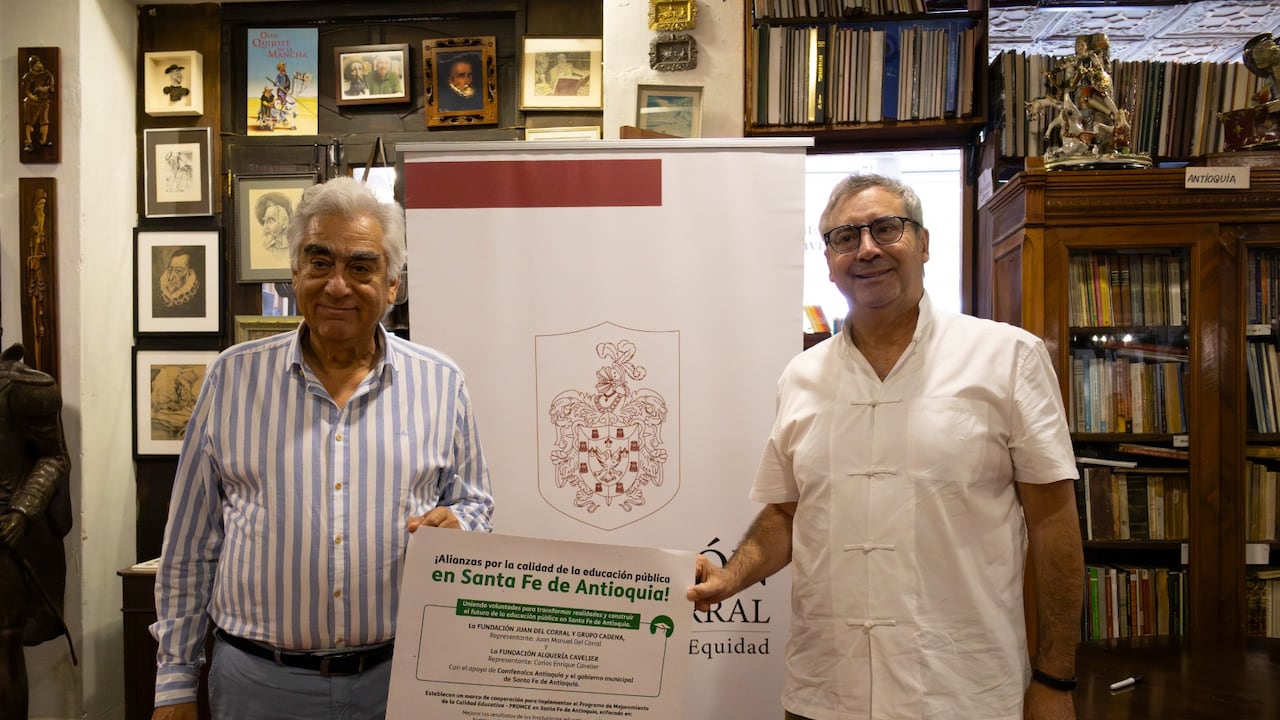 De derecha a izquierda Juan Manuel del Corral, representante de la fundación Juan del Corral y presidente de Cadena; y Carlos Enrique Cavelier, Coordinador de Sueños y presidente de la Fundación Alquería Cavelier.