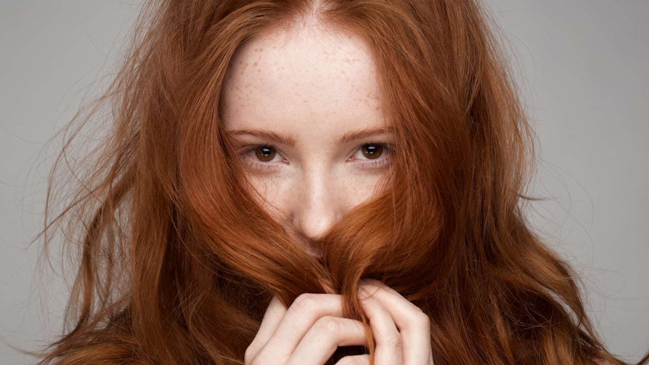 El color del cabello puede incidir en si se ve o no frondoso.