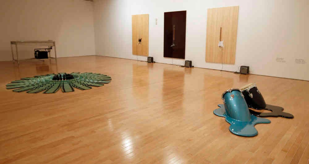 Vistas de la instalación en La cosa está candela, Museo de Arte Miguel Urrutia (MAMU), 2017 © Los Carpinteros Foto: Guillermo Torres / Revista Semana