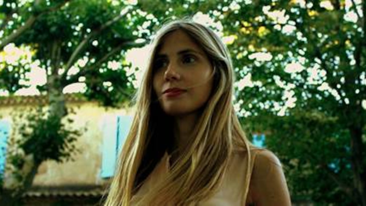 Entre recuerdos y preguntas sobre la verdad, 'El amor inventado' llevó a Paula Klein a conquistar el Premio Lumen de Novela 2026.