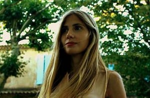 Entre recuerdos y preguntas sobre la verdad, 'El amor inventado' llevó a Paula Klein a conquistar el Premio Lumen de Novela 2026.