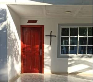 Una de las viviendas que fue marcada con la cruz en el municipio de Juan de Acosta (Atlántico).