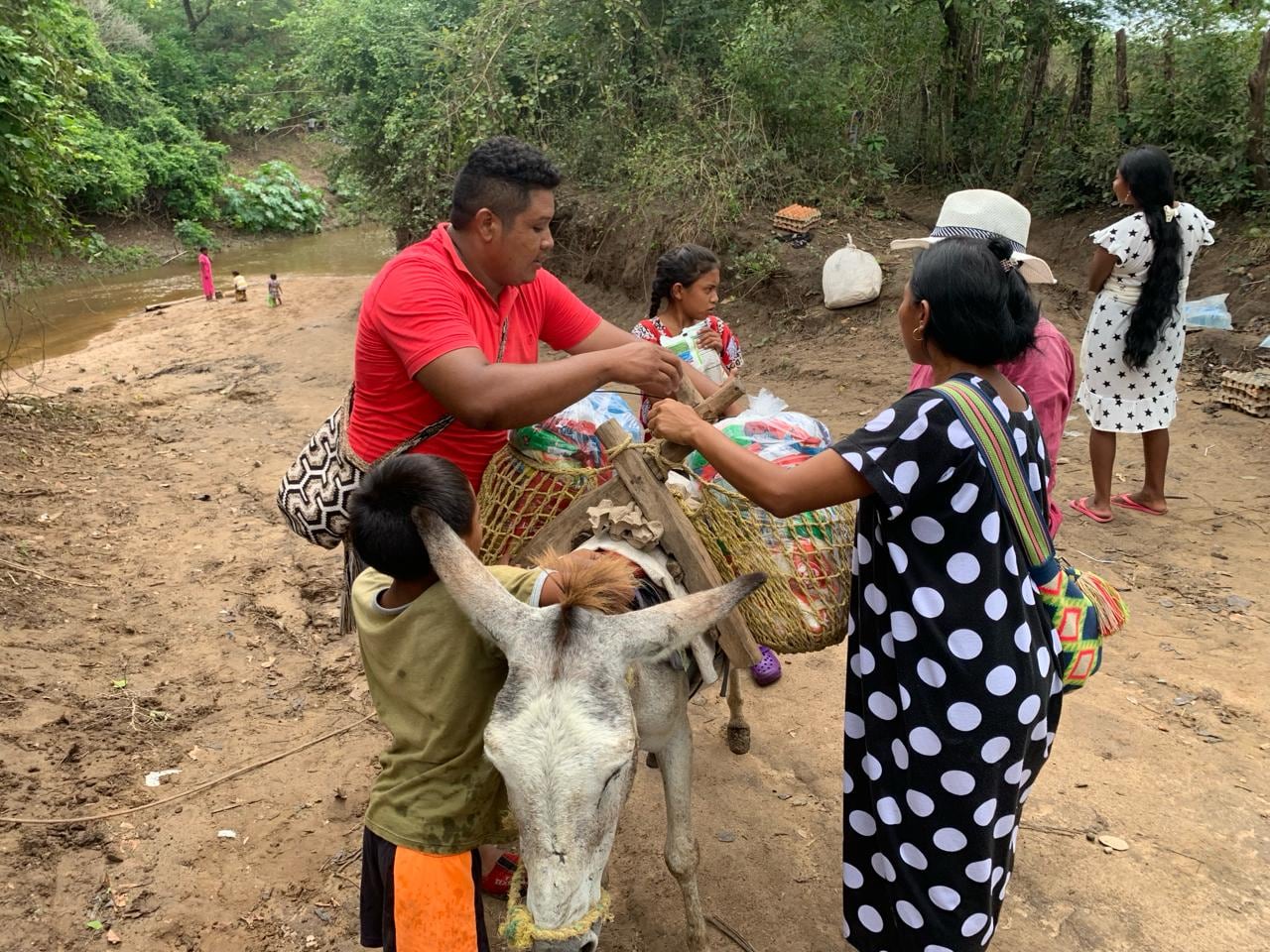 ICBF entrega programas nutricionales en La Guajira.