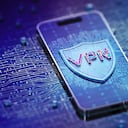 Las VPN gratuitas pueden ofrecer una solución temporal y accesible para mejorar la privacidad en línea.