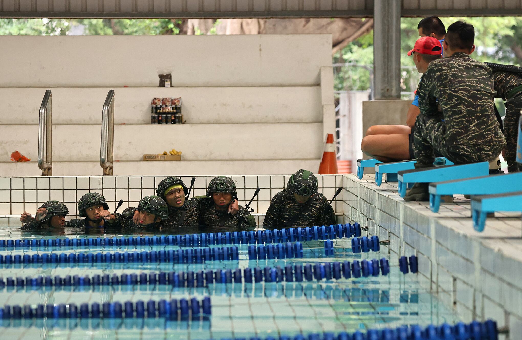 dentro del campo de entrenamiento de hombres rana de la marina de Taiwán.