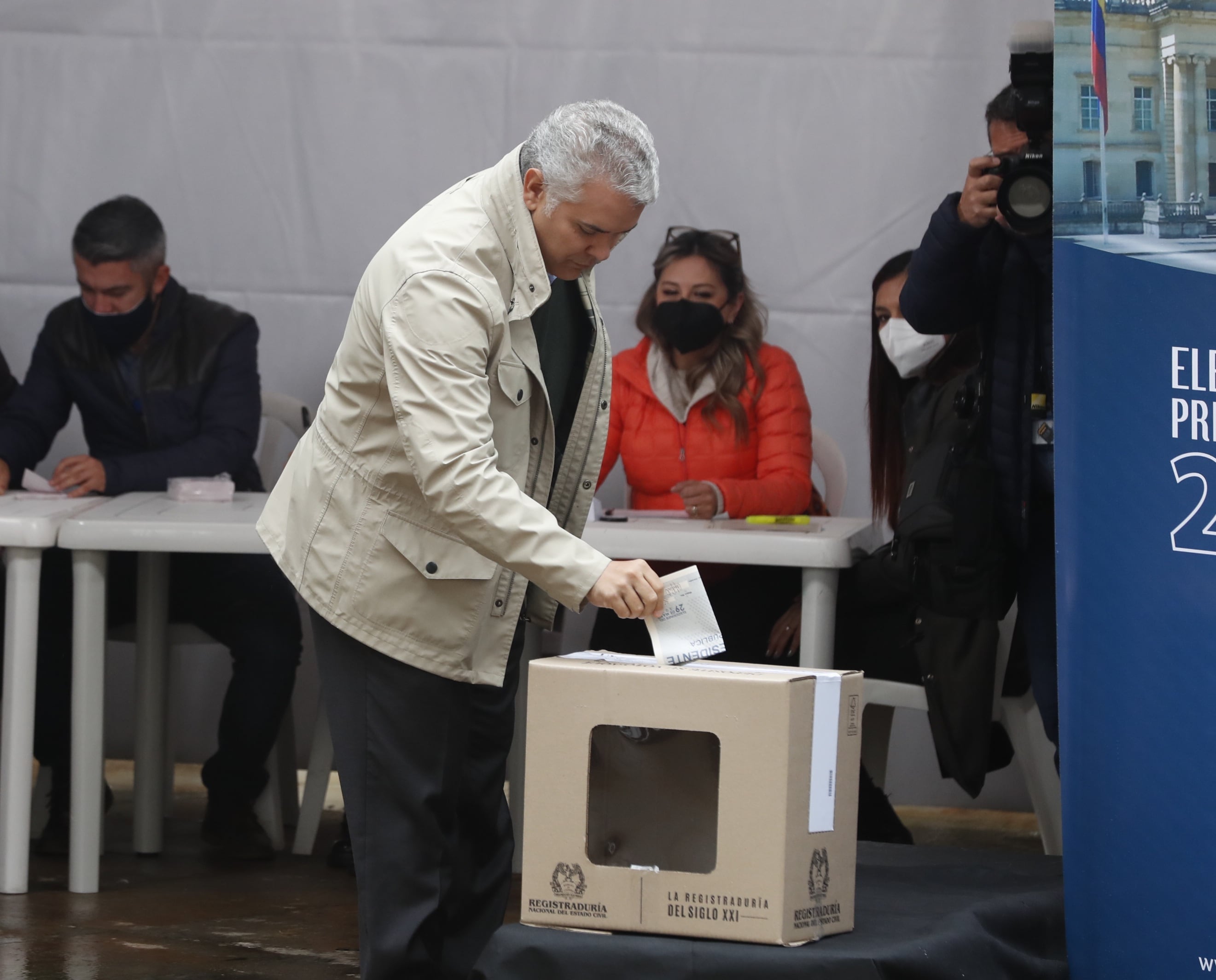 Votación mesa principal plaza de bolivar del presidente Iván Duque