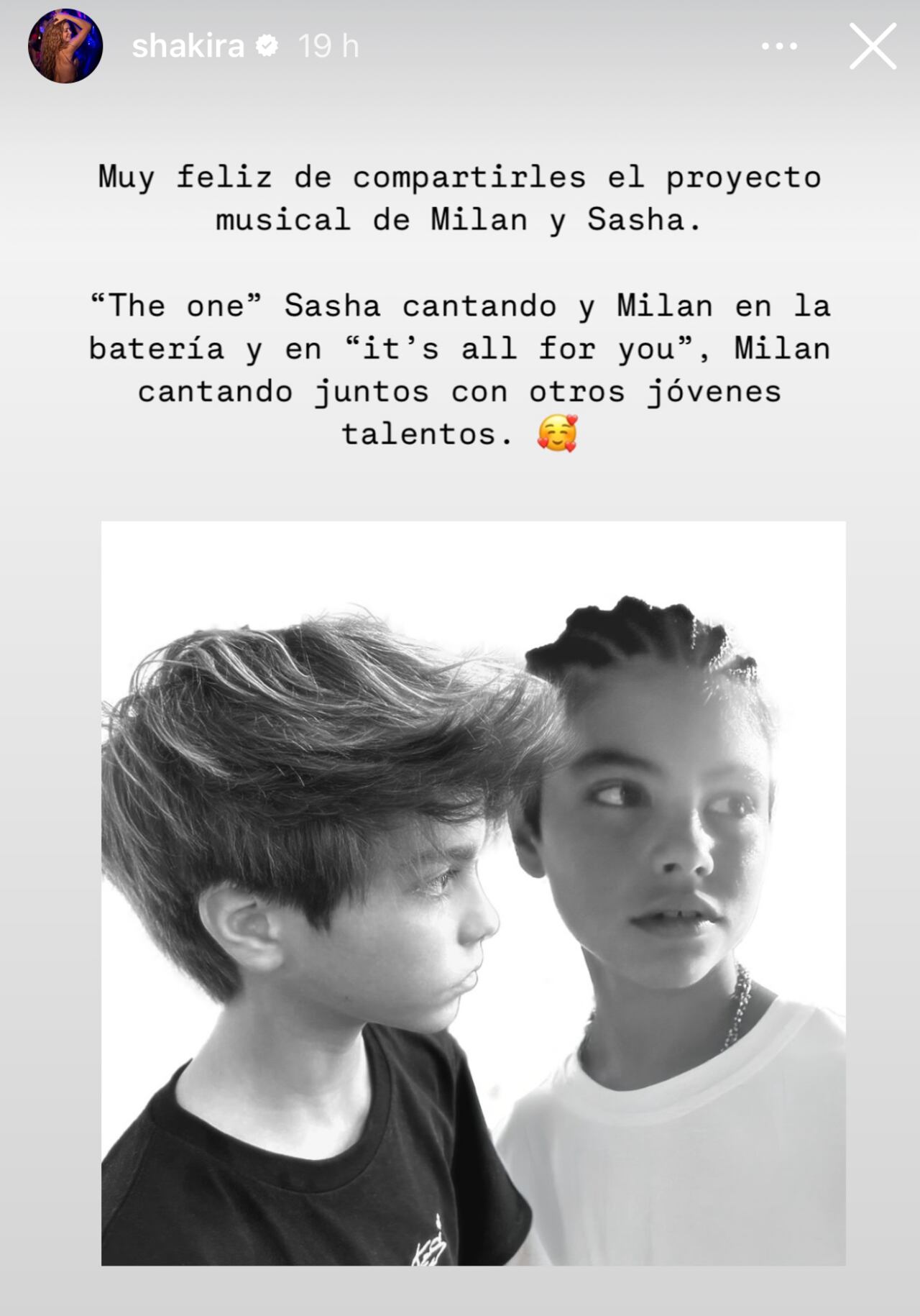 Sasha y Milán presentaron su primer trabajo musical.