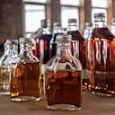 Un nuevo escándalo que involucraría a guardianes del Inpec fue denunciado por el director de esa institución, coronel Daniel Gutiérrez, quien reveló que se estaría ofreciendo botellas de licor a los presos por altas sumas de dinero.