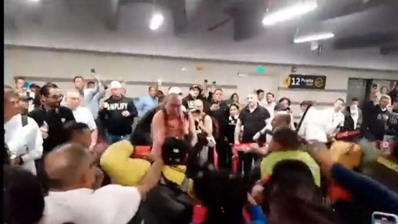A puños y patadas se enfrentaron los pasajeros.