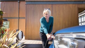 La batería es uno de los componentes más importantes de un carro eléctrico y requiere cuidados para extender su vida útil.