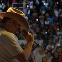 Luis Alfonso, cantante de música popular.