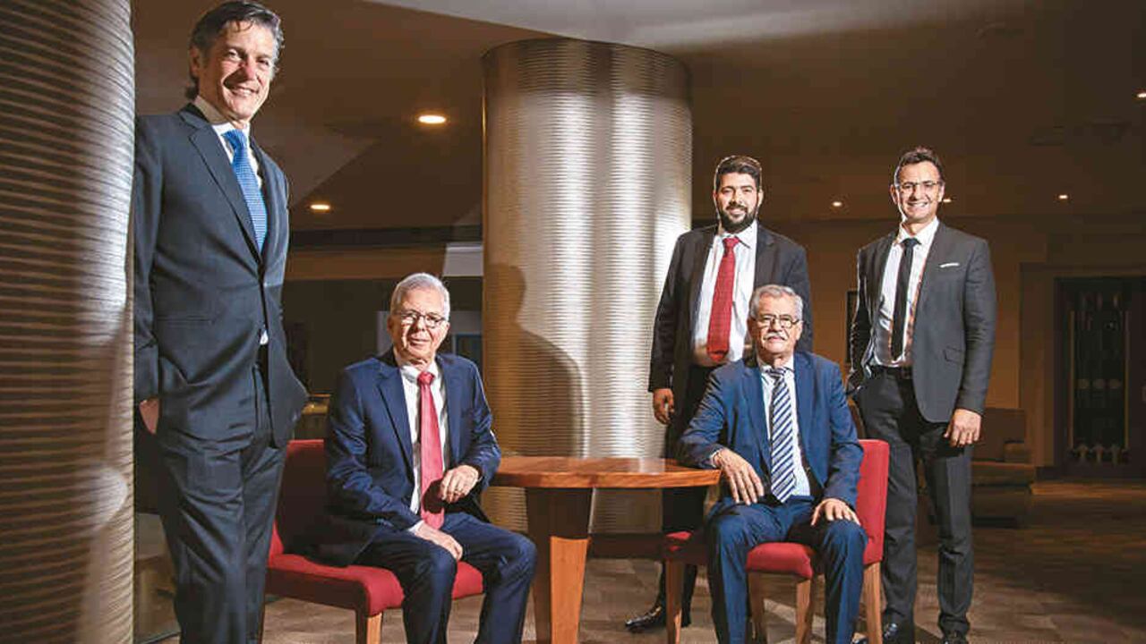 De izquierda a derecha: Ernesto Fajardo, presidente de Alpina; Samuel Harf, presidente de Suprapak SAS; Santiago Aramburo, socio fundador de Ecobot; Eduardo Bustos, gerente de Indummelbra SAS y Cipriano López, gerente de Industrias Haceb.